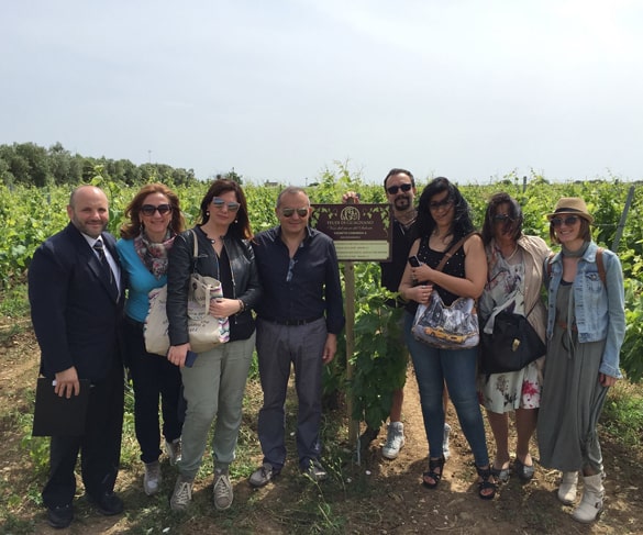 gruppo-mini-tour-terre-del-negroamaro-feudi-guagnano (1)